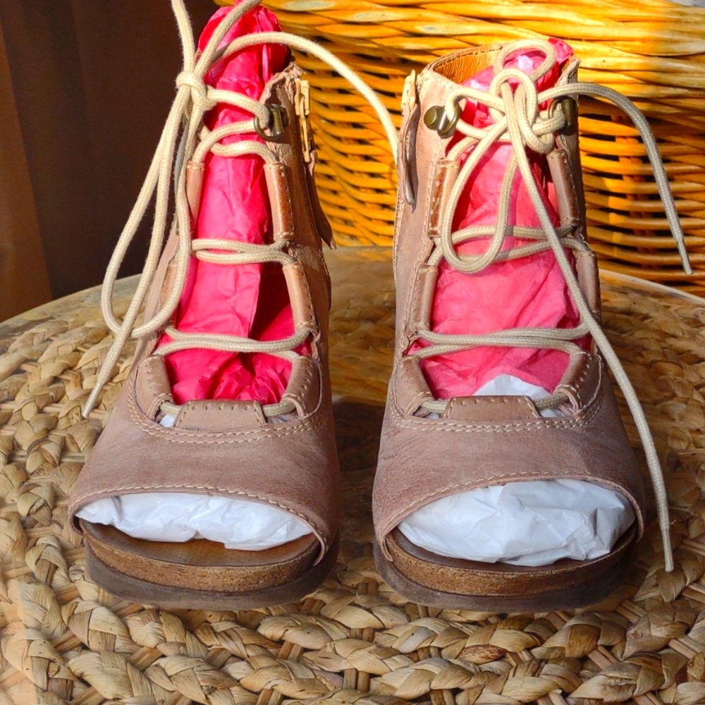 Miz Mooz Satine leather lace up sandals, size 38 (71/2) blush